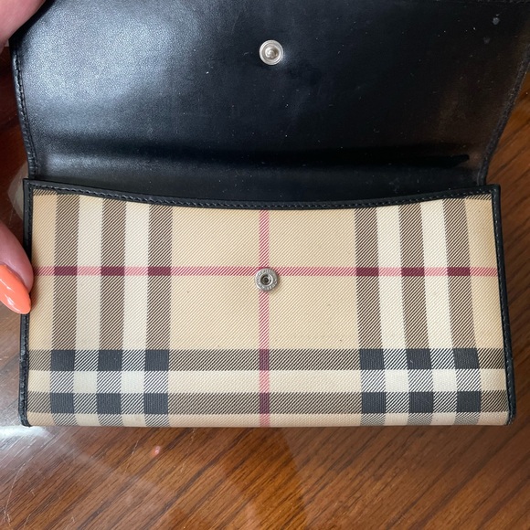 Burberry Nova Check Wallet - Picture 2 of 9